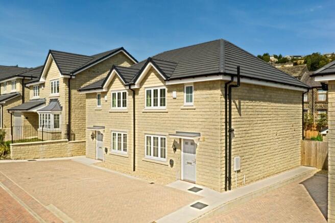 3 bed Semi-Detached for sale in nettleton hill