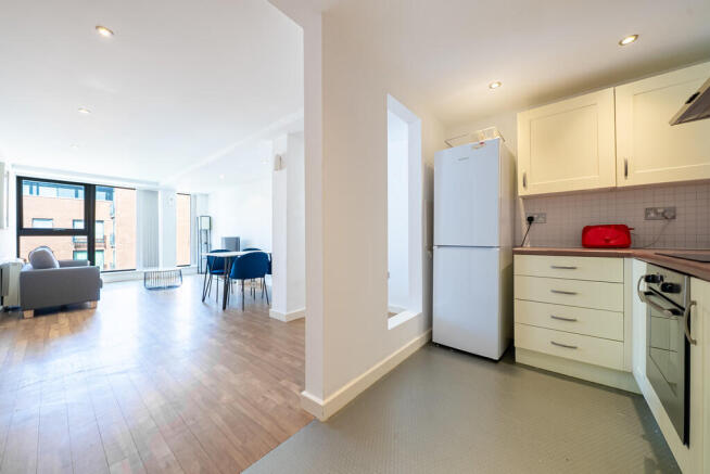 98 Avoca Court000...