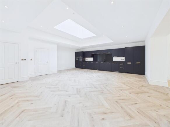 2 bed Apartment for sale Image 9