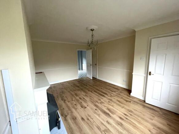 Living room 2.JPG