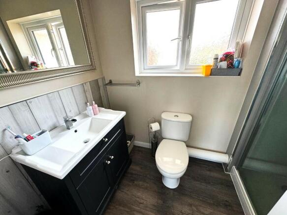 EN-SUITE SHOWER
