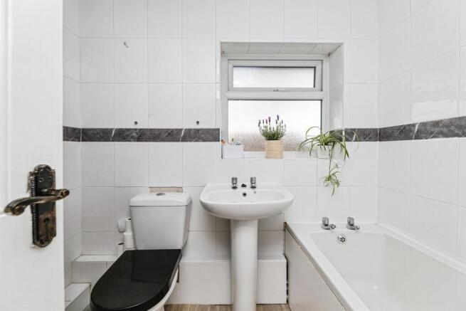 3 bed Semi-Detached for sale Image 12
