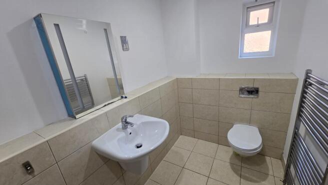 3 bed Apartment to rent Image 10