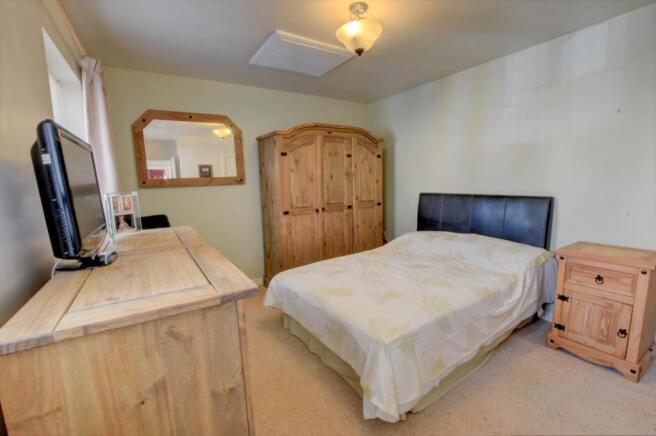 Bed 2.jpg