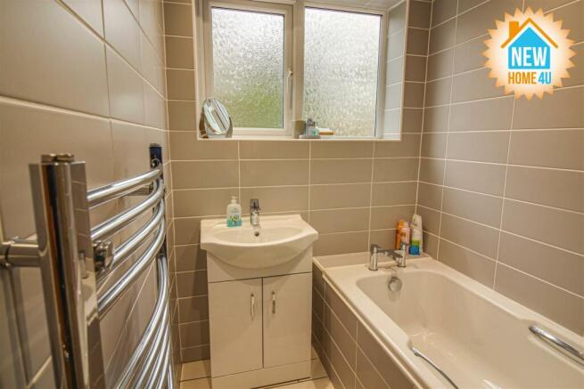 FAMILY BATHROOM: