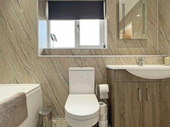 Bathroom b.jpg