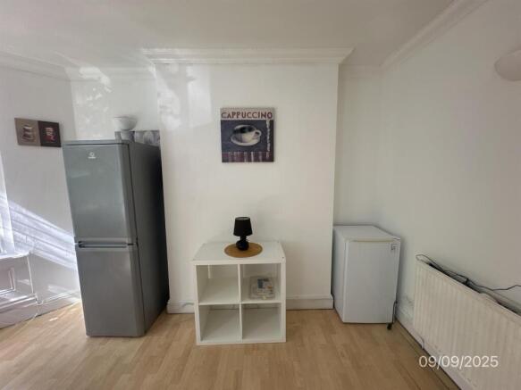 5 bedroom Flat for rent