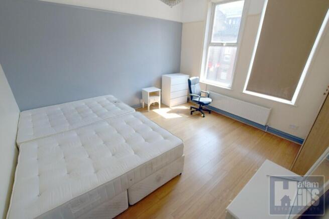 3 bed Apartment to rent Image 4