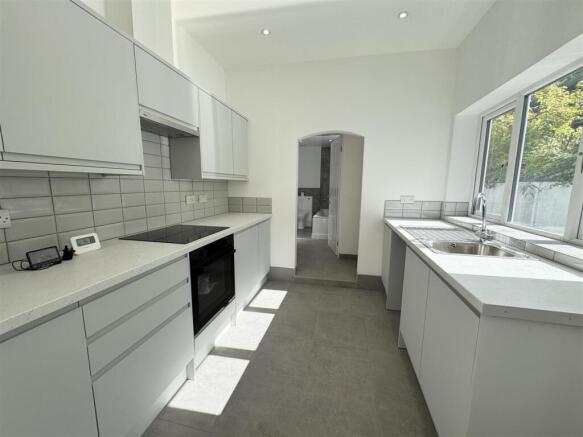 kitchen 1 (2).JPG