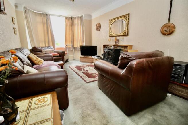 Through Lounge (Lounge Area)