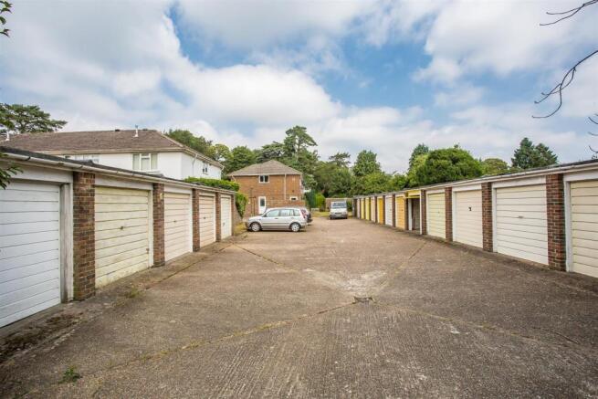 flat-courtlands-crescent-banstead-1022.jpg