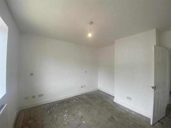 4 bed Semi-Detached to rent Image 11