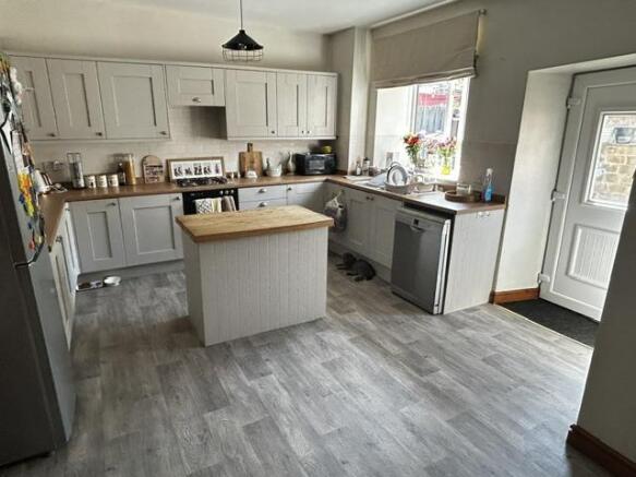 3 bed Not Specified for sale Image 3