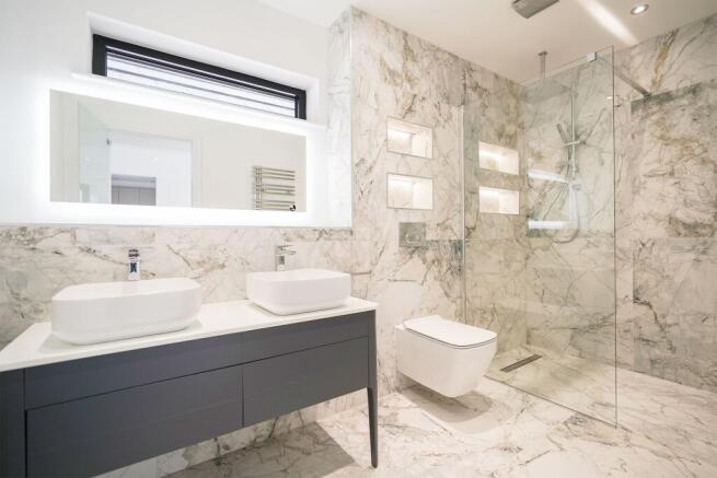 En-suite to Principal Bedroom