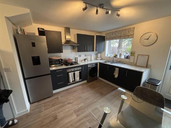 Kitchen 2.jpg