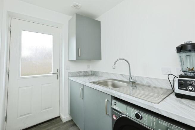 4 bed Detached for sale Image 5