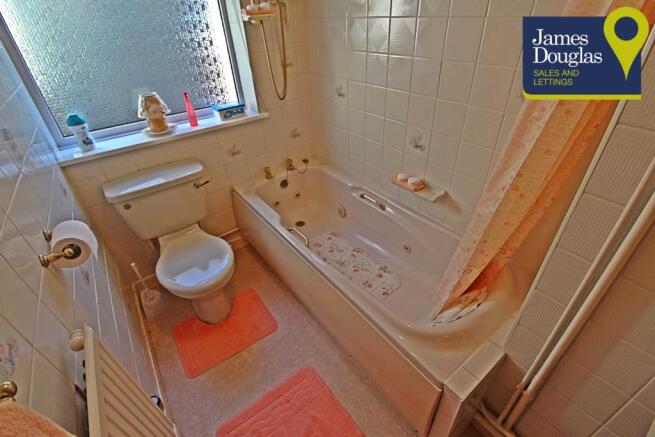 Bathroom 2.JPG