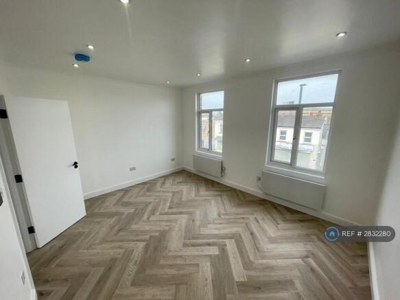 Master Bedroom (2nd Floor)