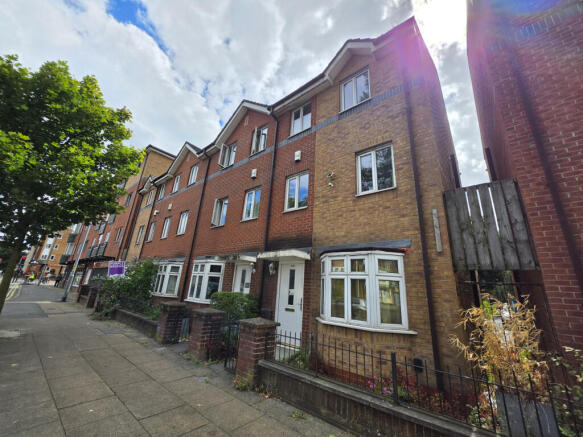 4 bedroom Town House for rent