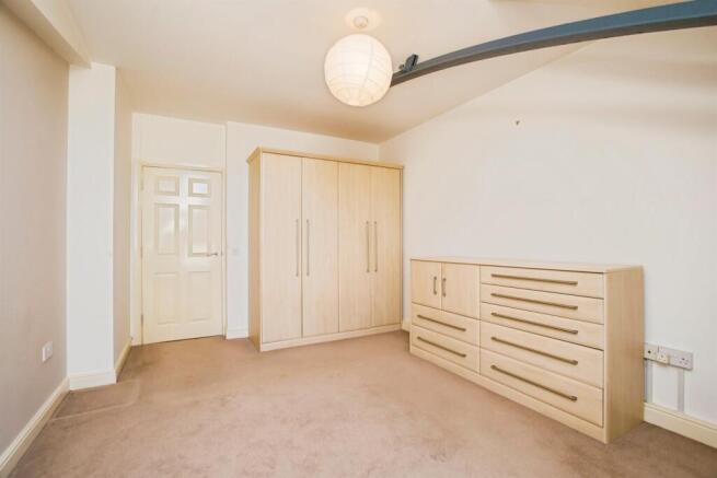 2 bed Apartment for sale Image 6