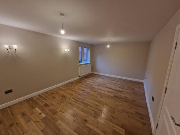 4 bed Detached to rent Image 5