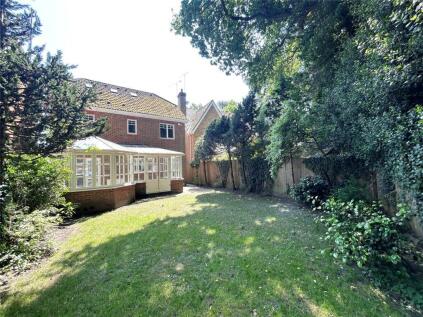Queens Ride, Crowthorne, Berkshire, RG45 6LG
