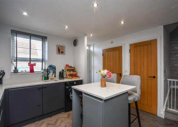 10 Goodwood Drive, Wolverhampton, WV10 6GH photo 4