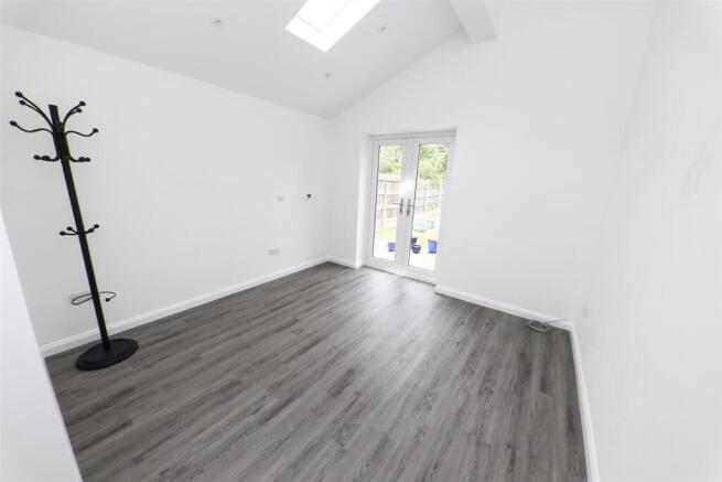 4 bed Semi-Detached for sale Image 8