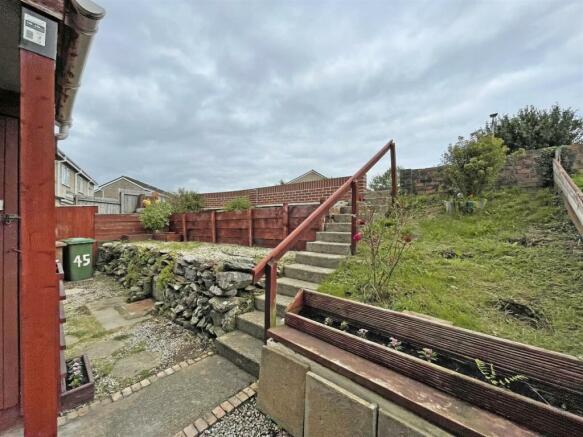Wescott Close 45 - Front Garden.jpg