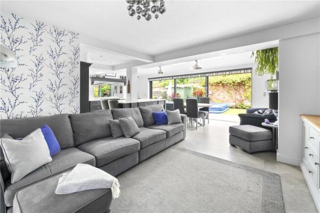 4 bed Semi-Detached for sale Image 4