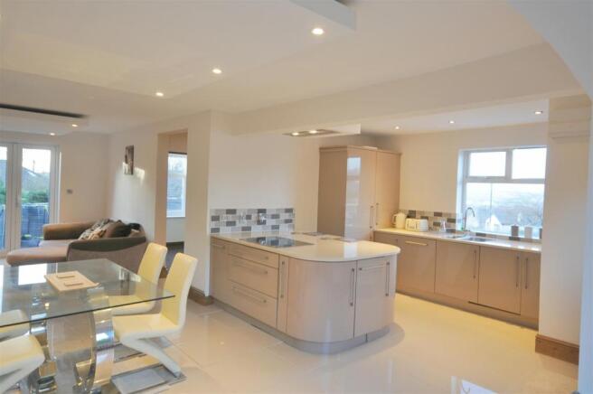 Open plan lounge / dining room /  kitchen