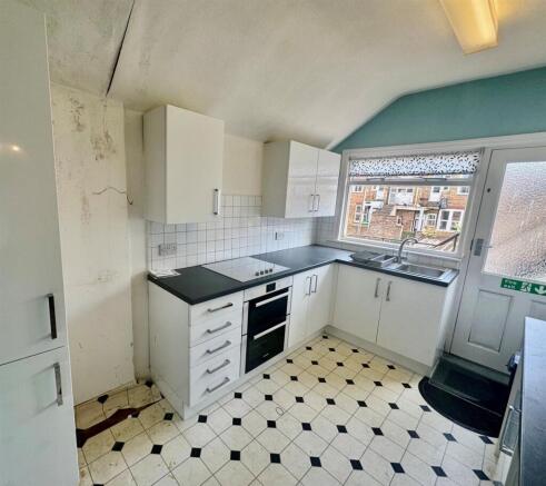 2 bed Flat for sale Image 7