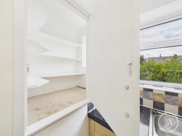 2 bed Apartment to rent Image 7