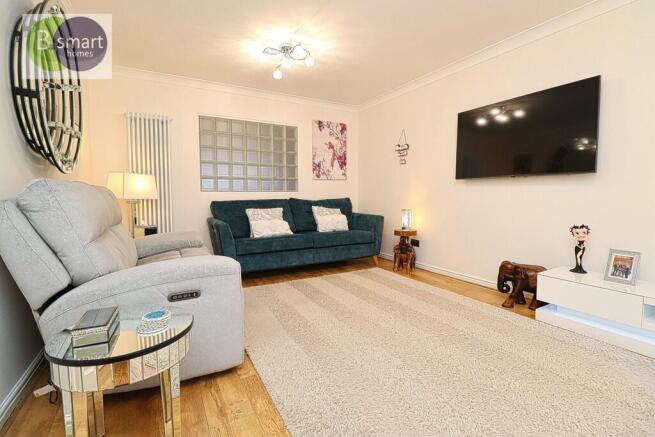 6 bed Detached for sale Image 6