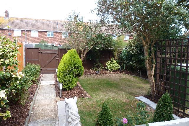 15 Rype Close garden WEB.jpg