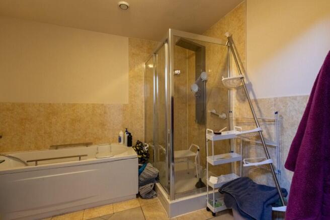2 bed Flat for sale Image 7