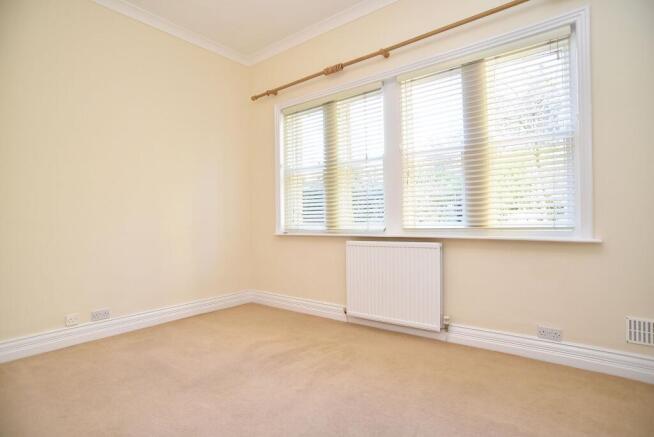 3 bed Flat for sale Image 11