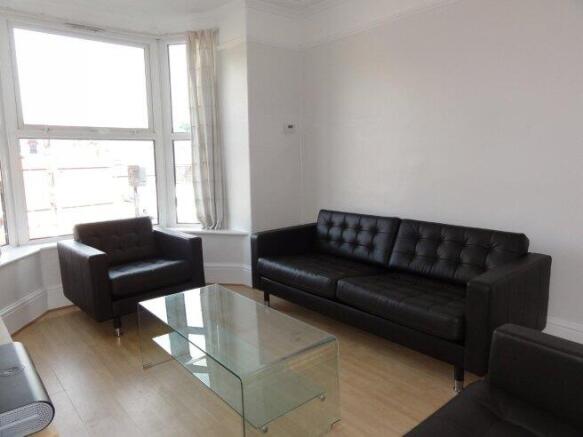 6 bed House Share to rent Image 5
