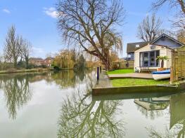 12, Lammas Drive, Staines-upon-thames TW18 4TS