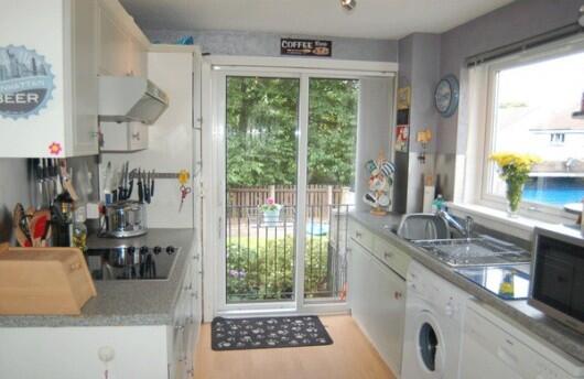 FITTED KITCHEN