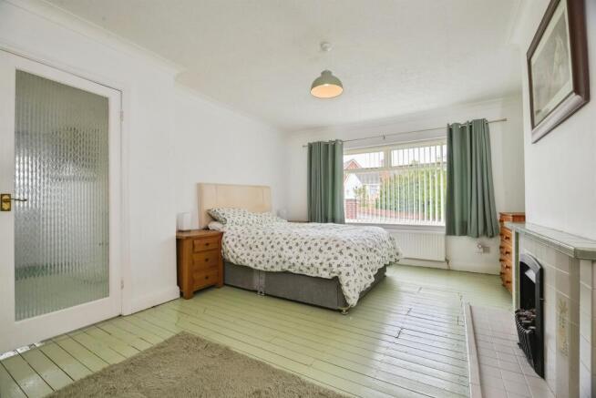 3 bed Semi-Detached Bungalow for sale Image 8