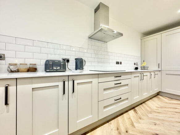 4 bed Detached for sale Image 10