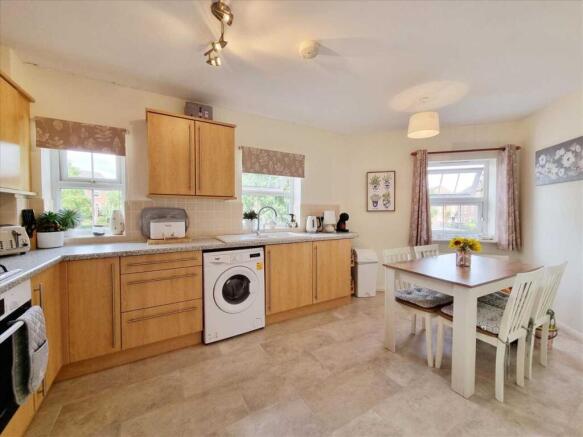 Dining Kitchen: