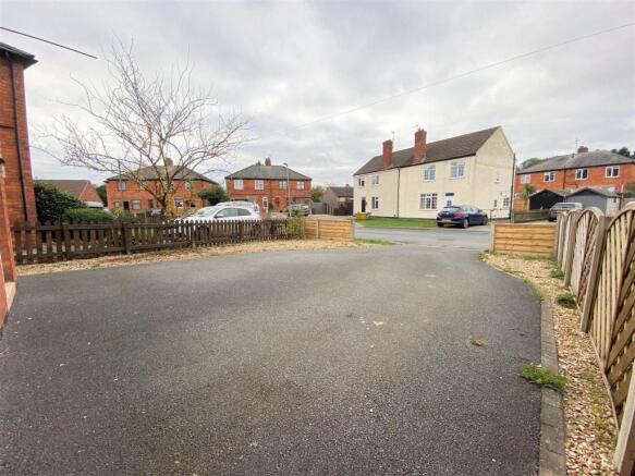 Extensive Tarmacked Driveway 397