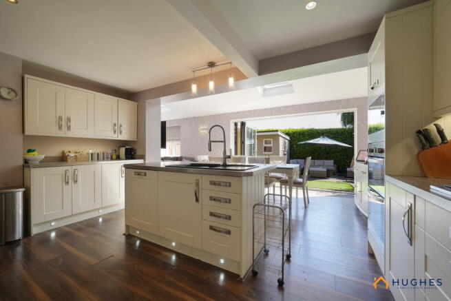 4 bed Detached for sale Image 7