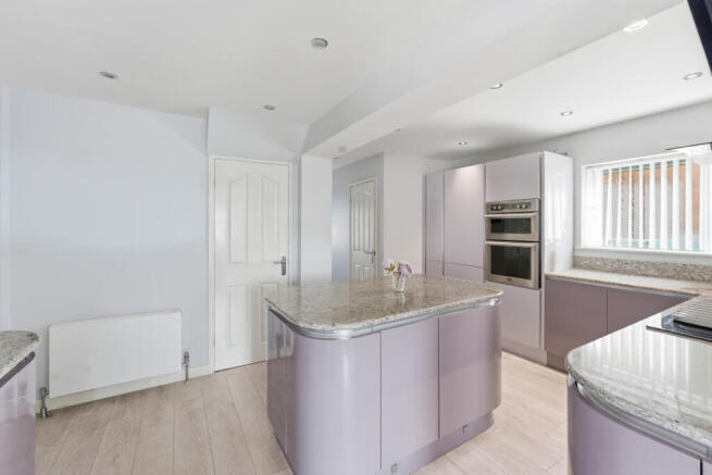 4 bed Detached for sale Image 5