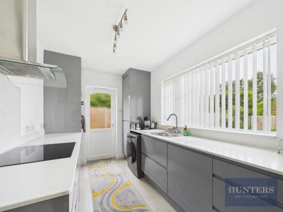 Kitchen / Dining Area