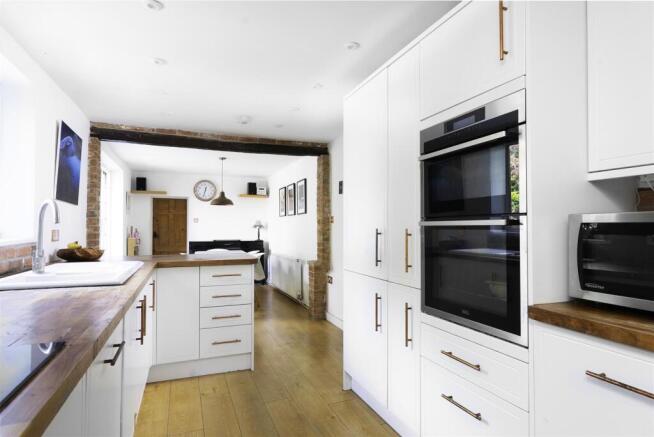Kitchen 2.jpg