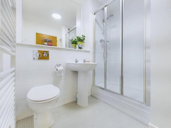 EN-SUITE SHOWER