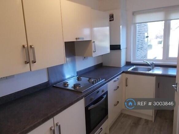 2 bed Terraced to rent Image 4